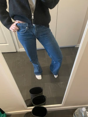 Low waist wide leg NAKD jeans - Otroligt populära jeans från nakd, low waist och wide leg. I bra skick