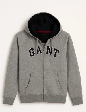 Grå zip-hoodie från GANT - Grå hoodie med dragkedja från GANT. Stor huva med svart insida, broderad GANT-logga i svart och vitt på bröstet samt två framfickor. Tillverkad i mjuk bomullsblandning och har ribbade muddar vid ärmslut och nederkant.