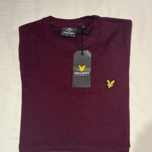 Lyle and scott stickad tröja - En helt ny lyle and Scott, prislappen är borttagen 