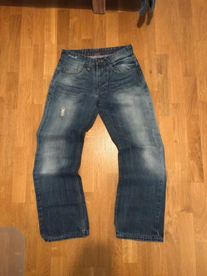 Vintage Tommy Hilfiger Jeans - Vintage low waist straight leg jeans.  Brand: Tommy Hilfiger Tagged size: 30/34  Waist (flat): 38cm Length (inseam): 101cm Leg opening: 22cm  More jeans available on my profile.