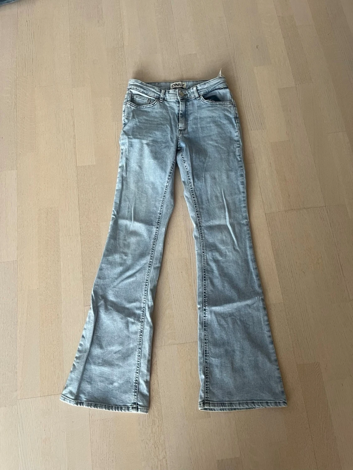 Ljusblå only jeans midwaist  - 1