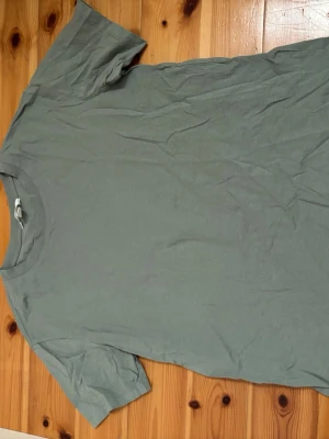 basic t-shirt grön - grön tröja, STOLEK S💗