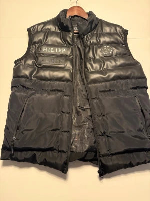 Philipp Plein väst / jacka - Som ny. Strl L. 
