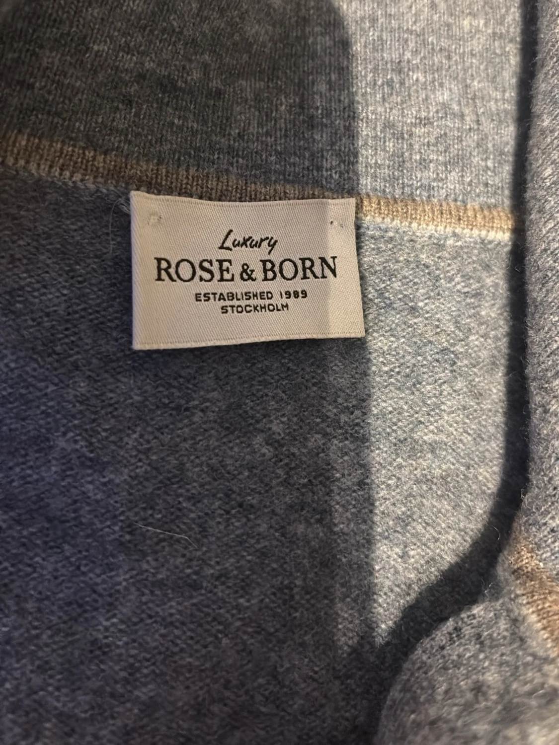 Blå stickad tröja från Rose & Born - 1