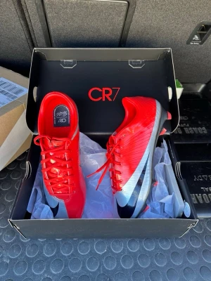 Fotbollsskor  - NIKE MERCURIAL VAPOR SUPERFLY CR7 RGN - ORANGE/SILVER/DARK ABYSS LIMITED EDITION - HELT NYA