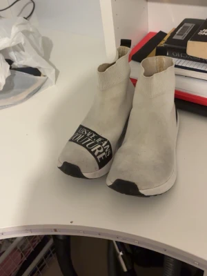 Vita skor - Fina vita skor från ver.          Sace 