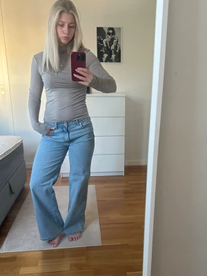 Ljusblåa raka jeans - Snygga raka jeans!! Passar xs/s