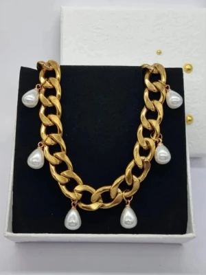 Handgjort halsband med pärlor  - Material-18K guldpläterat rostfritt stål 304. Kedjetjocklek-11mm. Högkvalitativt #18