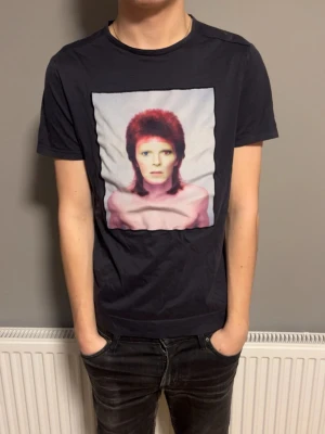 Svart limitato tisha  - Säljer en svart limitato tisha. Skicka 8,5/10 bra utan defekter. Modellen är 181! Skriv vid mer frågor!