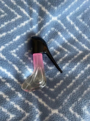 Parfym  - Säljer helt oanvänd parfym utan prislapp, luktar super gott 🤍