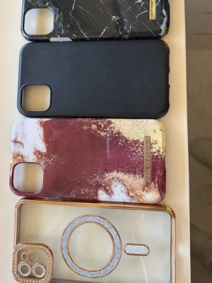 Fyra snygga mobilskal till iPhone - Säljer mina mobilskal från min iphone 11💕