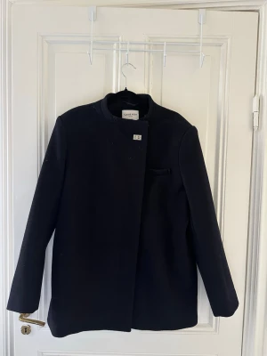 Claire rosé X Nakd - SÅÅ snygg lite mer uppklädd jacka