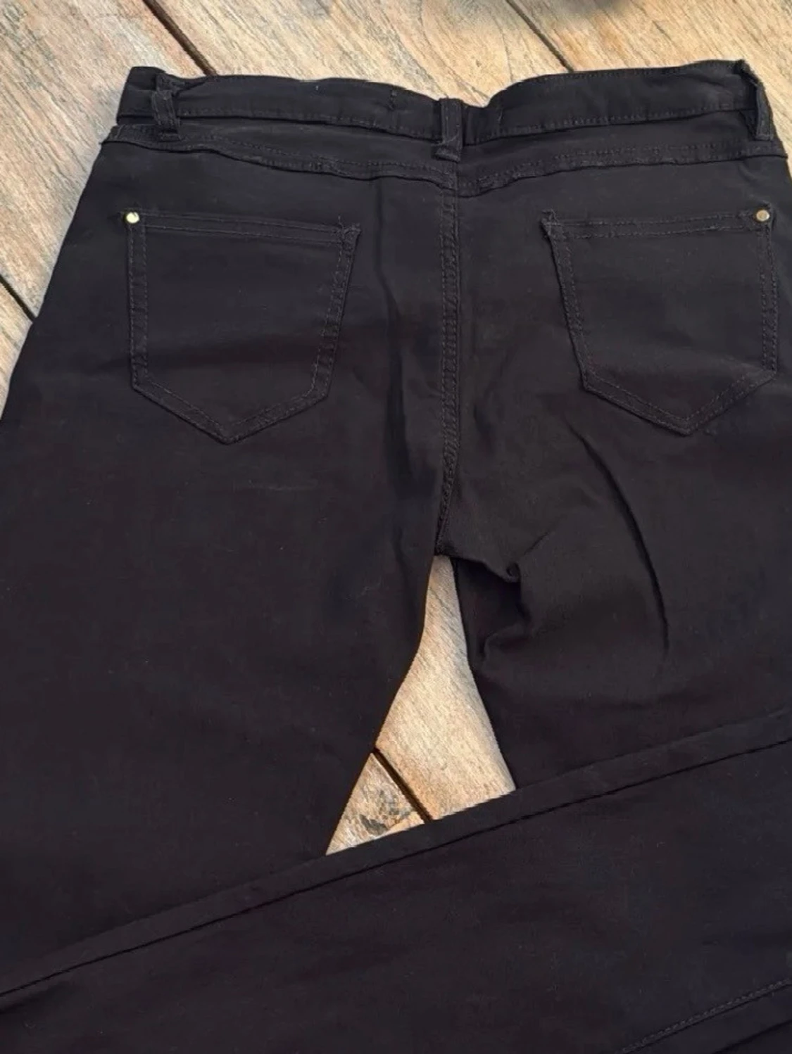 Svarta jeans med gulddragkedjor - 1