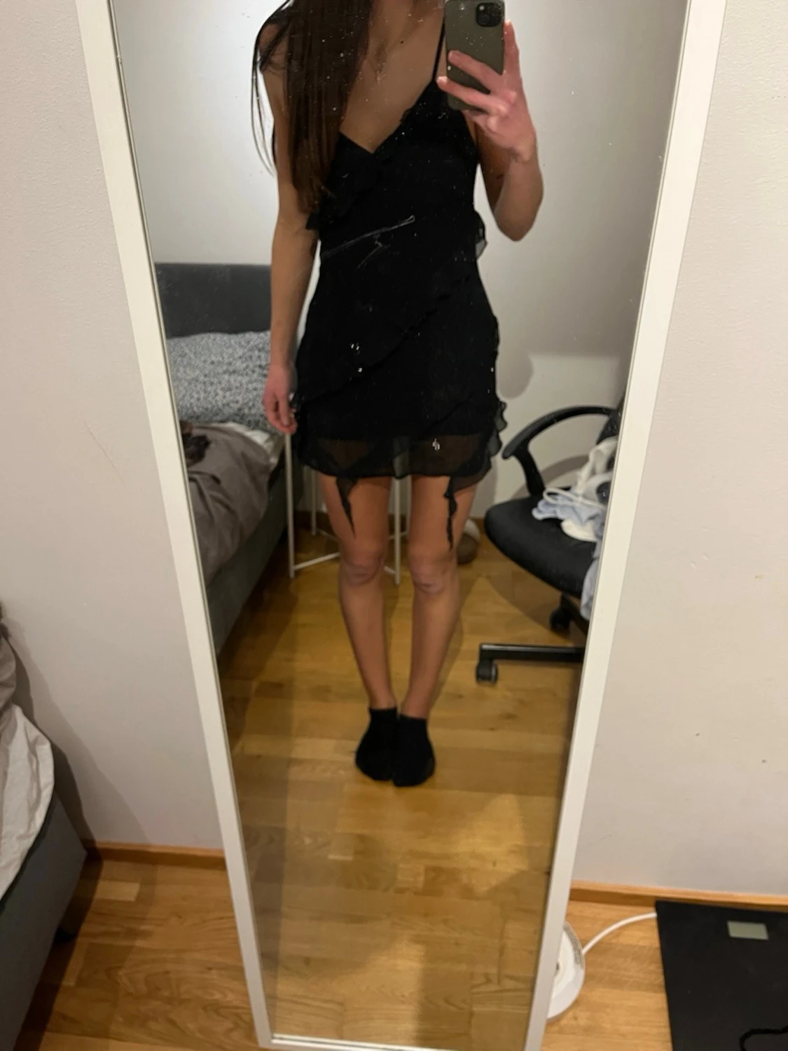 Pull&bear svart miniklänning med volang/chiffong