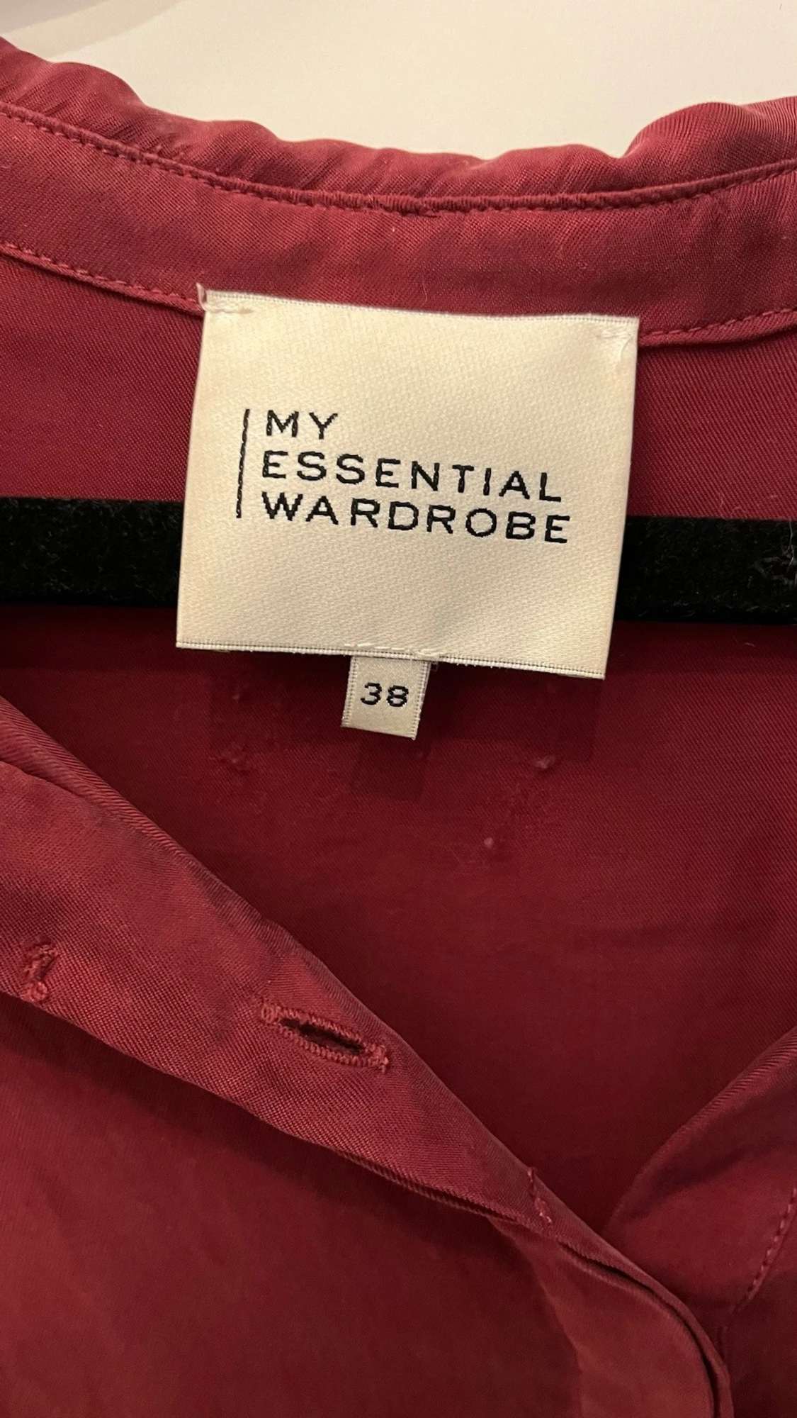 Vinröd blus från My Essential Wardrobe - 2