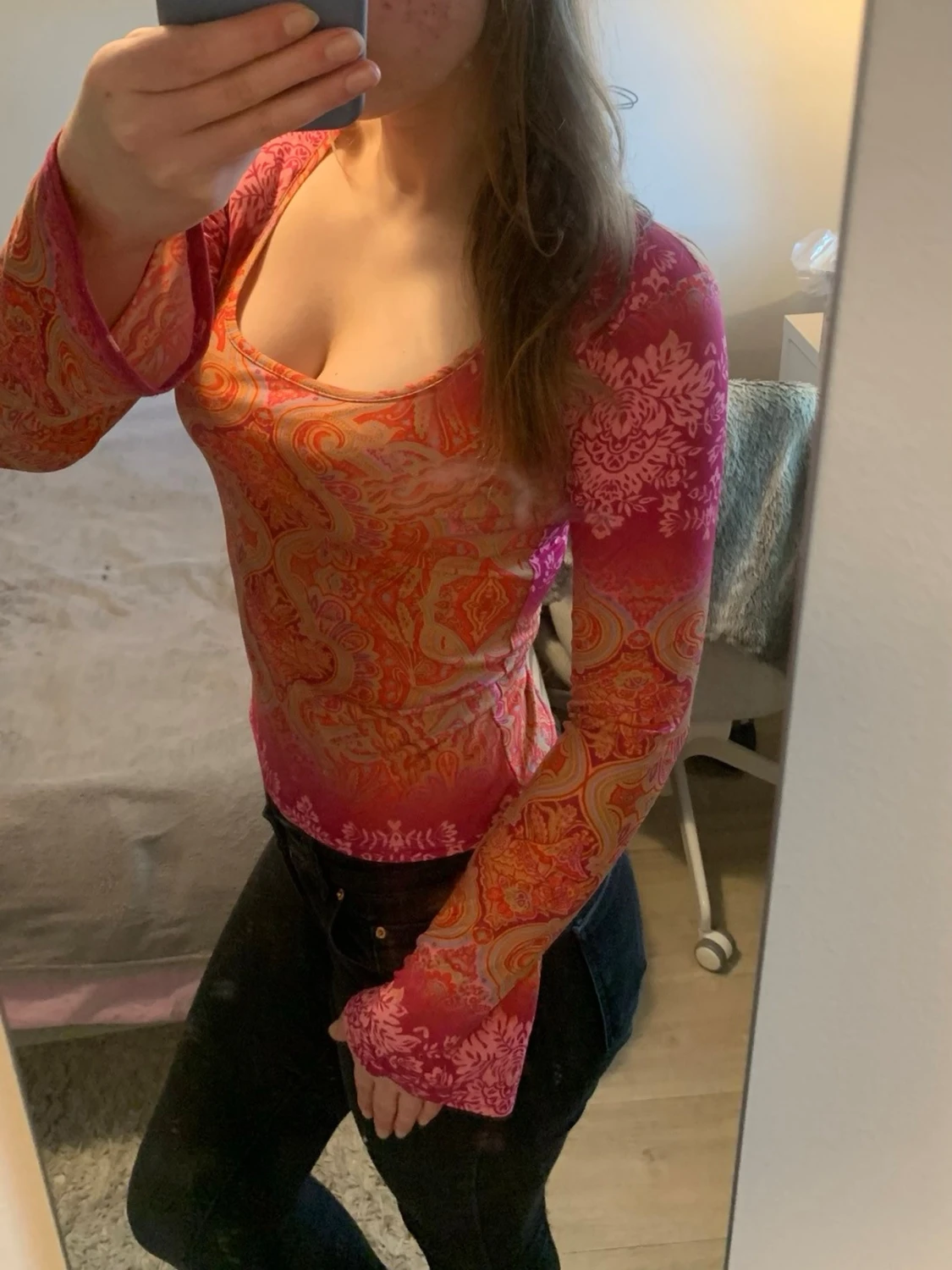 Mönstrad långärmad topp i rosa och orange - 1