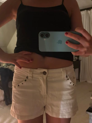 Pull and bear mini shorts - Lågmidjade, nyskick, använda 2 gånger, köpta sommaren 2025
