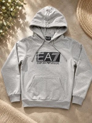 Grå hoodie från Emporio Armani EA7 - Hej, säljer denna jätte snygga Emporio Armani Hoodie i storlek S. Jätte snabb leverans/ snabbaste leveransen du har fått ☺️För bara 279kr!