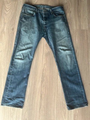 Levi’s 501 - Levi’s 501 I jättefint skick. W34/L32. Perfekt passform och riktigt feta
