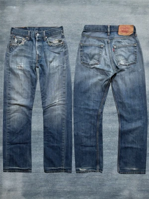 *Straight Fit* Levi’s 501 - Ett par extremt snygga Levi’s jeans med en trevlig wash! Modellen kallas 501 och är rak! Står 29/32, men passar bättre 28/32, utgå från måtten på sista bilden! Hör av dig vid frågor! 