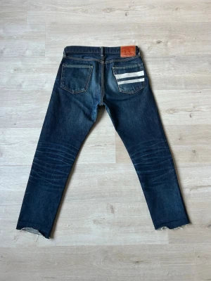 Blåa Momotaro Jeans Selvedge Straight Fit Storlek W30 L30 - Mycket fina Momotaro Jeans i blå färg. | Jeansen är i mycket bra skick och sparsamt använda. |  Äkta som allt annat jag säljer! ✅ |  Storlek: W30 L30 | Skick: Mycket Bra Skick - Har blivit avklippta vid benen (SE SISTA BILD)   | Färg: Blå | Märke: Momotaro | Modell: Jeans |   Hör gärna av dig vid frågor så svarar jag så fort jag kan! 😁 |  (SKU - 164)