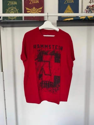 Röd Rammstein t-shirt - Bandtröja från Rammstein! 