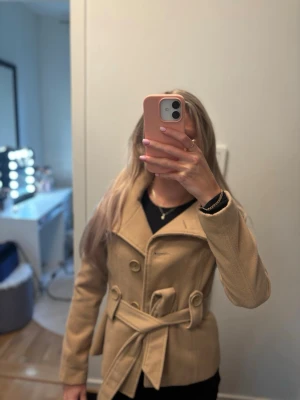 Beige kappa  - Kommer inte till användning men jätte fin