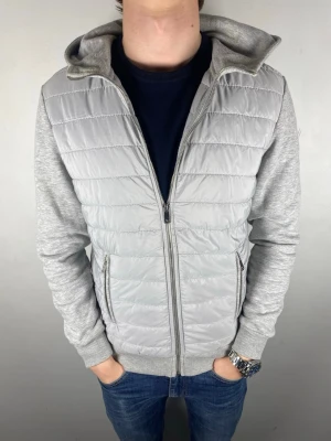 Reiss cardigan  - Size S | Mycket bra skick | Modellen är 184, 74 kg | Hör av dig vid frågor!