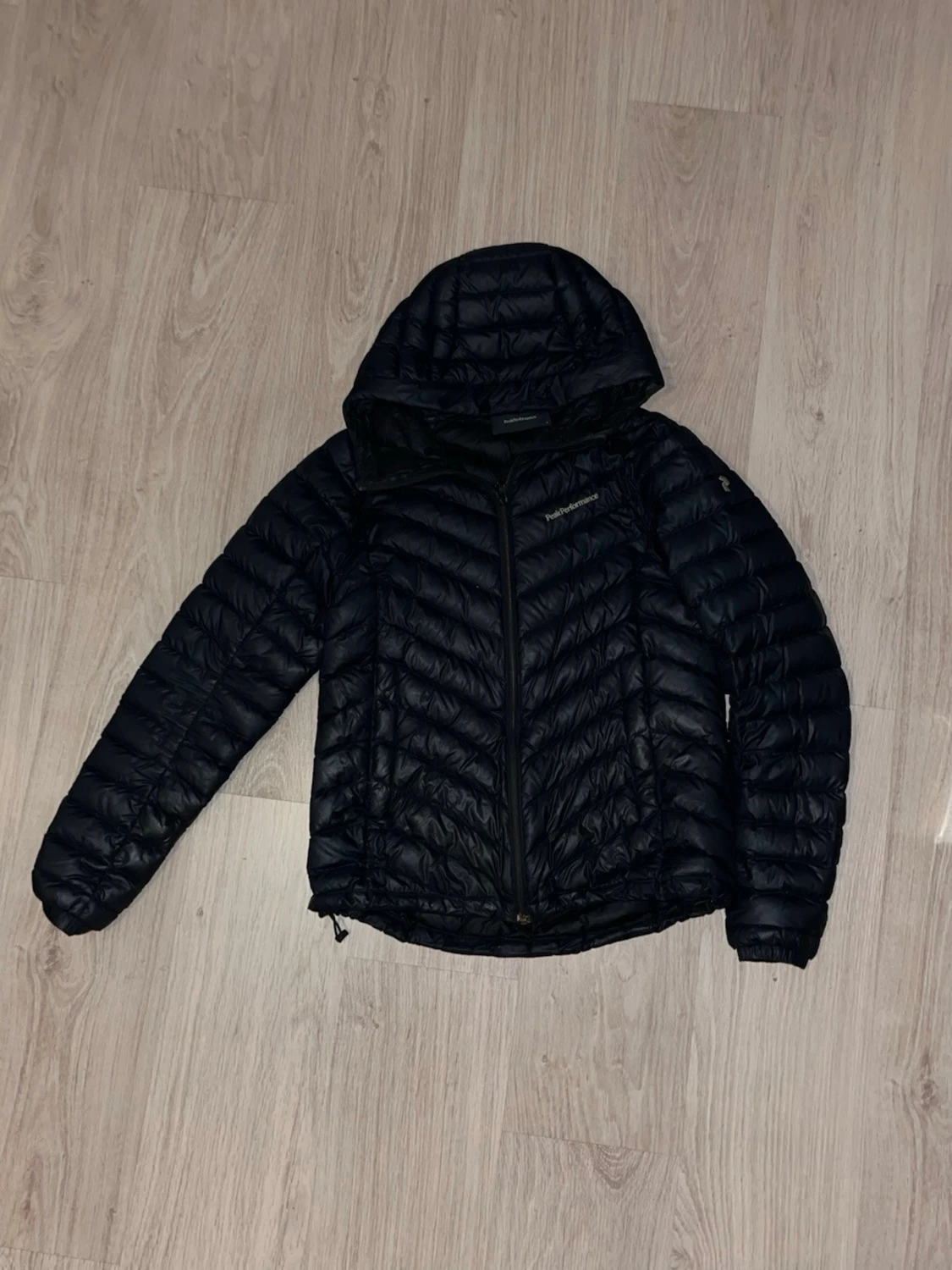 Svart dunjacka från Peak Performance - 1