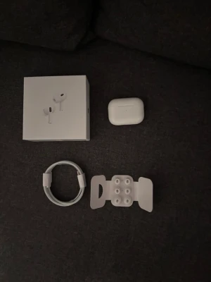 AirPod Pro 2 - Säljer dessa då de inte kommer till någon använding. Endast testade så att allt funkar! Skriv vid frågor! Bvsa🤗