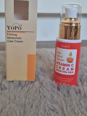 YOPO Vitamin C Cream Brighten Skin - YOPO Vitamin C Cream Brighten Skin is a face cream that contains retinol, kojic acid and niacinamide. It is designed to visibly brighten and smooth out skin tone. The cream contains ingredients such as ascorbic acid, glycerin, collagen, honey, hyaluronic acid and tocopherol.  Shippping same day if you order during opening hours of post office
