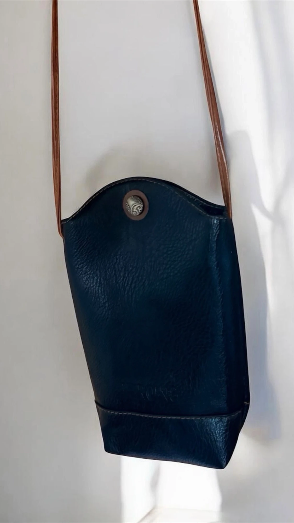 Mörkblå axelväska i vegan leather  - 1