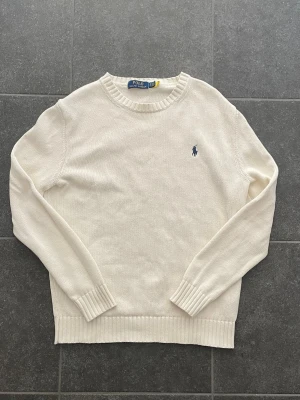 Vit stickad tröja från Polo Ralph Lauren - Klassisk cream vit stickad tröja från Polo Ralph lauren 