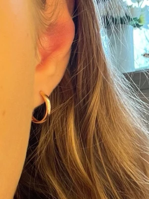 Creoler örhängen💕 - Örhängen från Guldfynd, bara använda 1 gång. Säljer pga de inte kommer till användning. Färgen är Rosé guld och original pris 129kr!