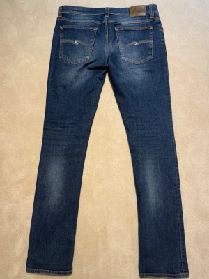Nudie jeans - Säljer dessa snygga Nudie jeans som kostar ca 1800kr nypris. Modellen är Tube Kelly och storlek är W31 L34. De är mycket bra skick (inga deffekter). Skriv vid funderingar!