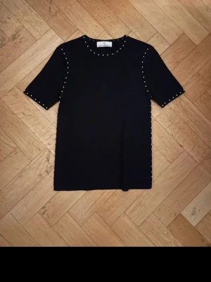 Topp från Lola Casademunt  - Superfin topp från Lola Casademunt i skönt tjockare material. Inte använd. Tror inte den säljs längre, jag hittar inte den iallafall.