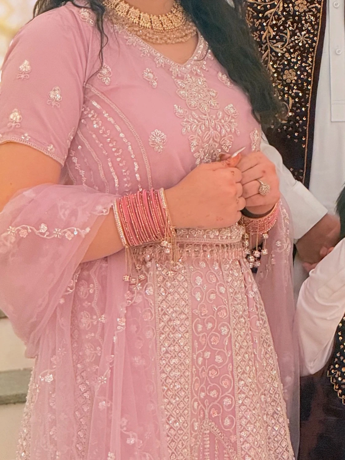 Ljusrosa långklänning med broderi