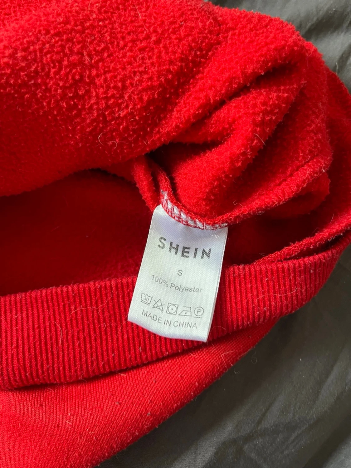 Röd hoodie från SHEIN med ficka - 1