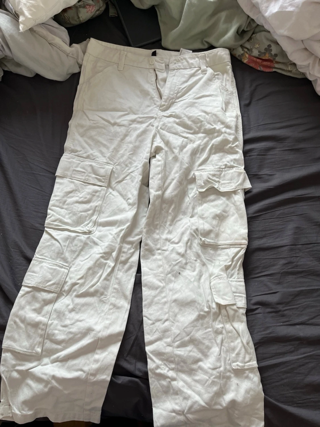 Vita cargobyxor från H&M Divided