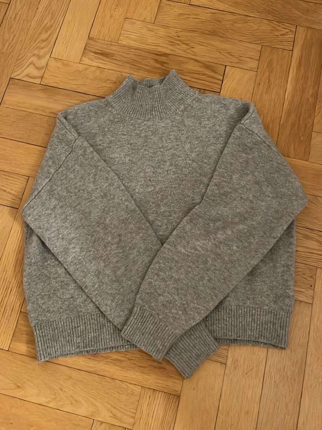 Grå stickad tröja från H&M