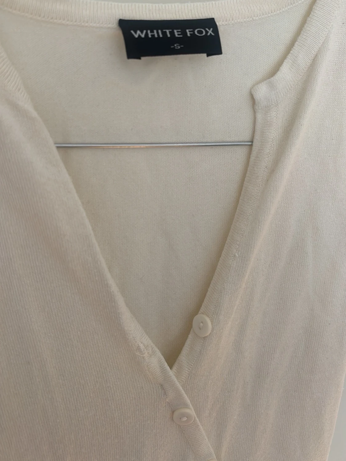 Lång omlottklänning i ljus beige - 2