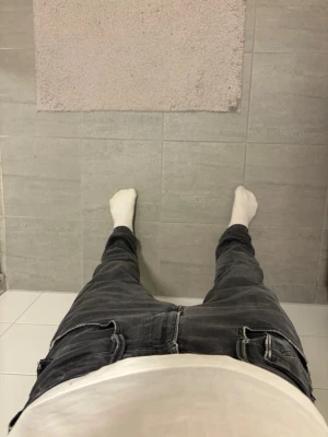Grå slim fit jeans från Replay - Snygga grå jeanse från replay! Hör av er vid fler frågor!