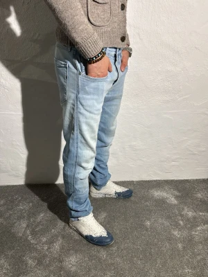 Replay jeans  - Ett par riktigt snygga jeans från Replay i storlek W29 L32 i modellen Anbbas 