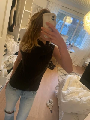 Mörkgrön tröja från Zara - En jätte fin mörkgrön tröja från Zara, bara använd 1 gång