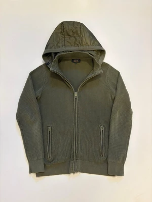 Olivgrön cardigan jacka - Olivgrön Indicode cardigan hybrid jacka med avtagbar luva //  Storlek S //  Mycket bra skick //  Skriv vid minsta fråga eller fundering🤝