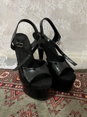 Pleaser Delight-609 - Pleaser platform heels. Used but in great condition, has a few scuff marks. Platform is around 4cm and heel is 9cm.  Bought on vinted but were too big for me who usually wears a size 36.