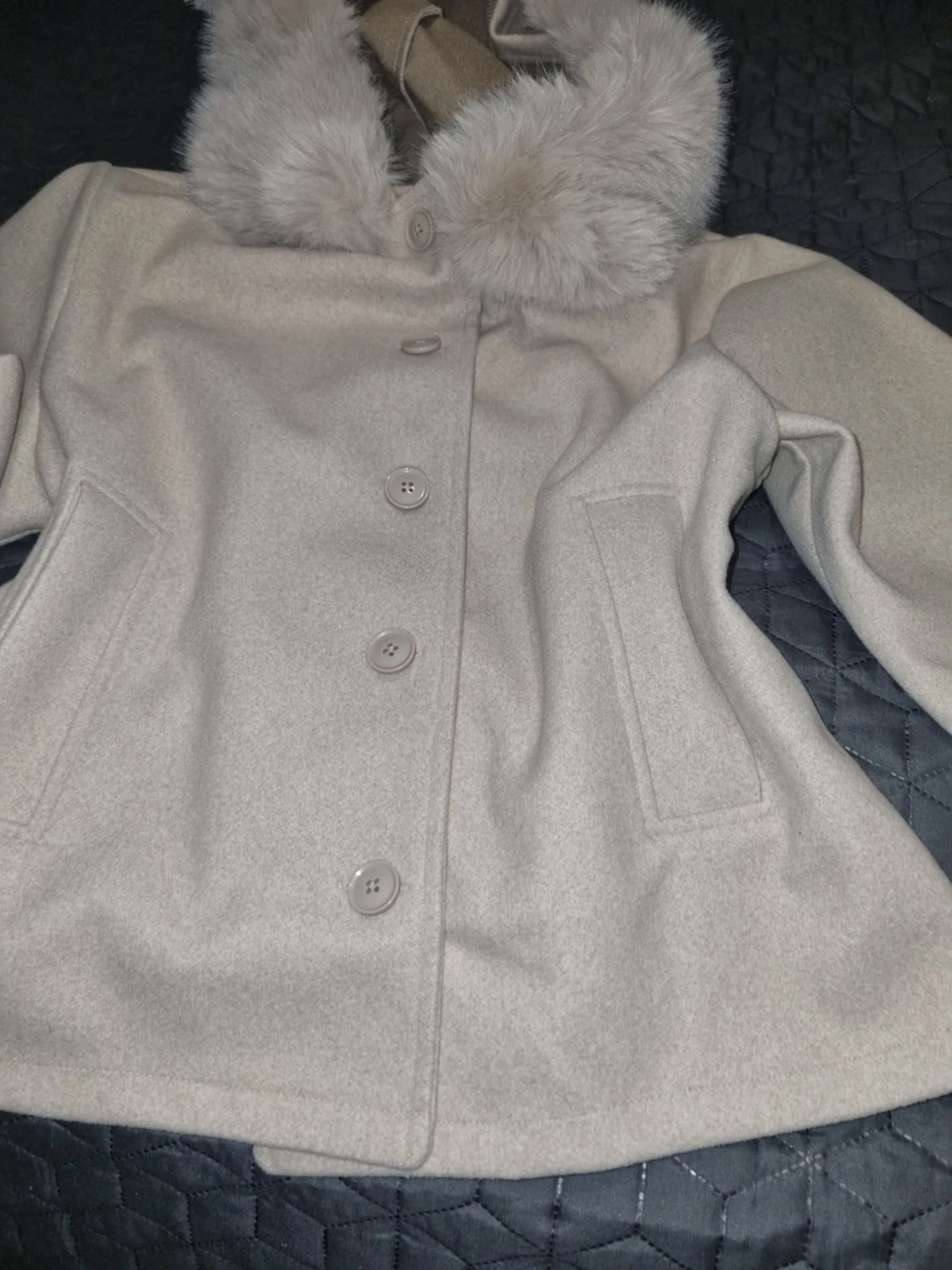 Beige kappa med fuskpäls - 5