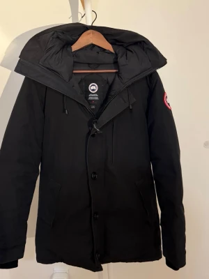 Canada goose chateau parka  - Canada goose chateau parka i storlek L. Kommer med kvitto och är väldigt varsamt använd