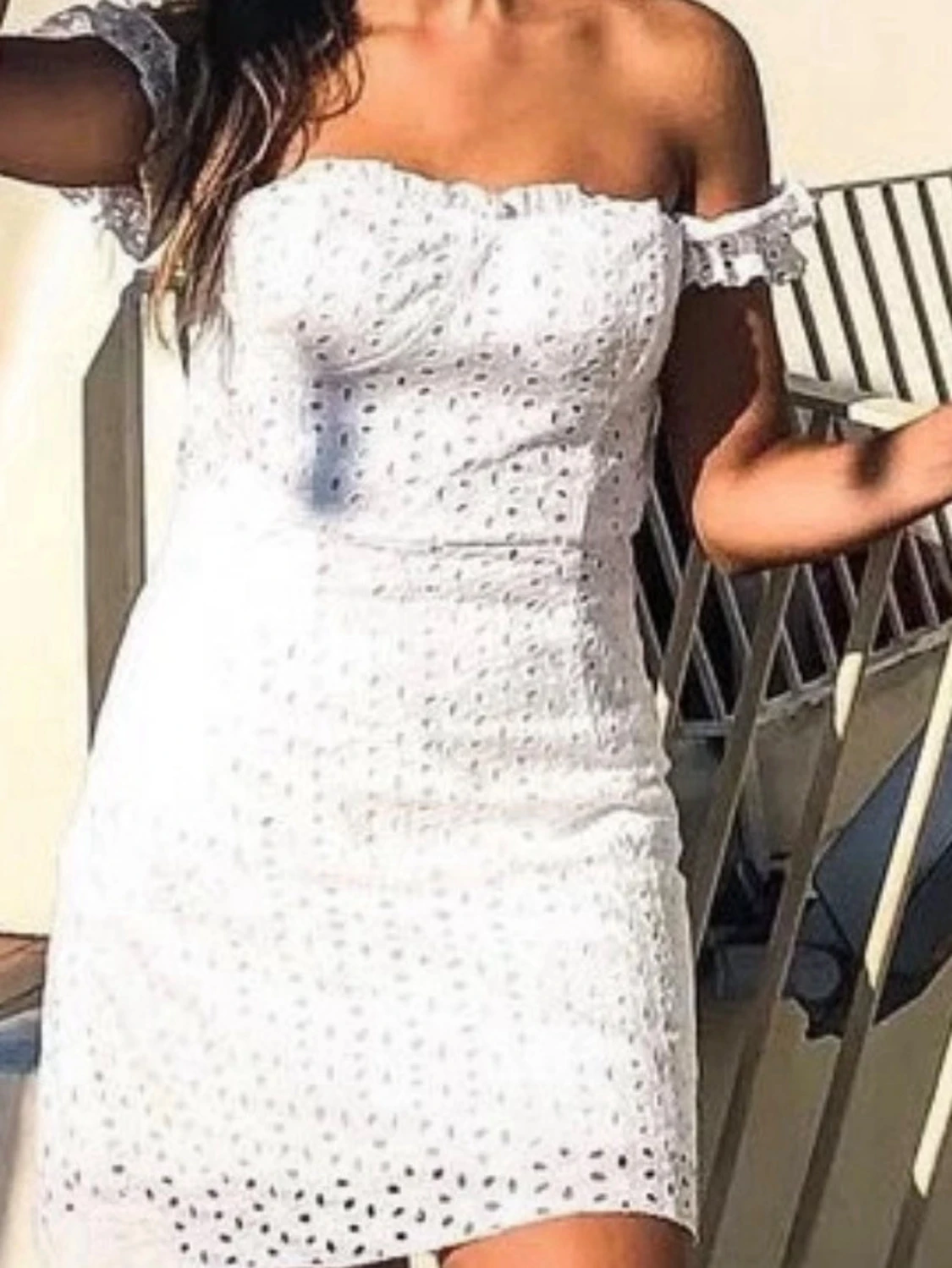 Vit kort offshoulder klänning