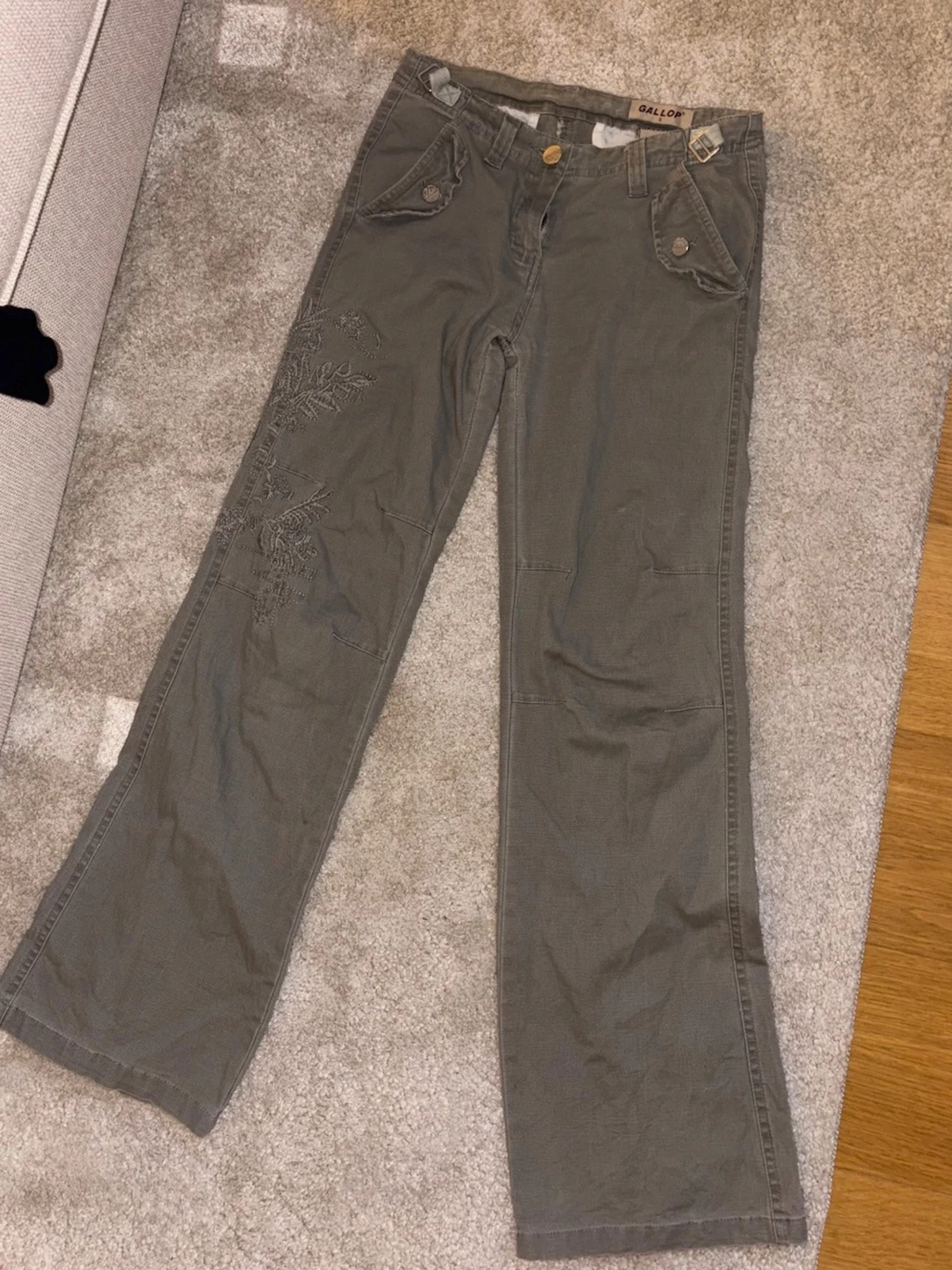 Low waist broderade jeans från Gallop - 2